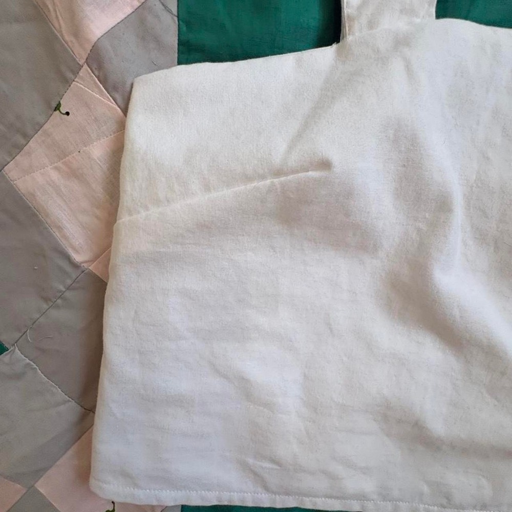 Cute Cropped white blouse Lined tie shoulders
This quality piece was sewn by me. - Picture 3 of 4